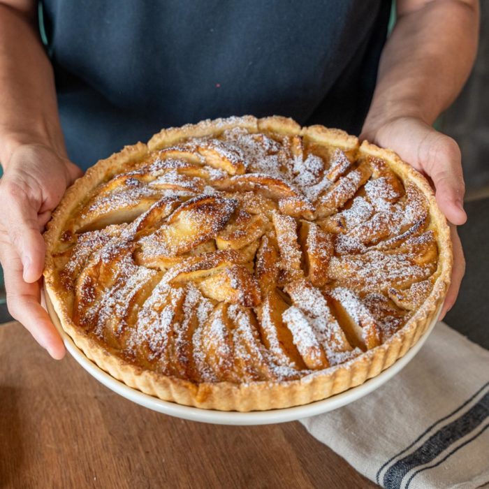 La Recette De La Tarte Aux Pommes Feuilletée - HerveCuisine.com