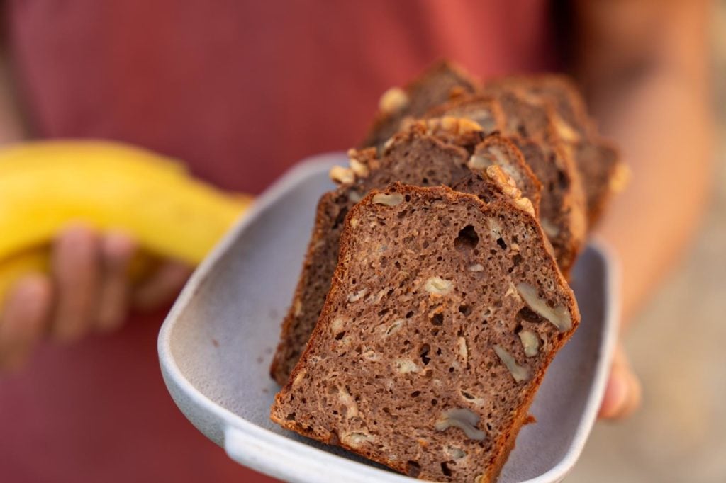 banana bread sans farine et sans sucre avec 4 ingrédients