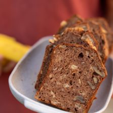 banana bread sans farine et sans sucre avec 4 ingrédients