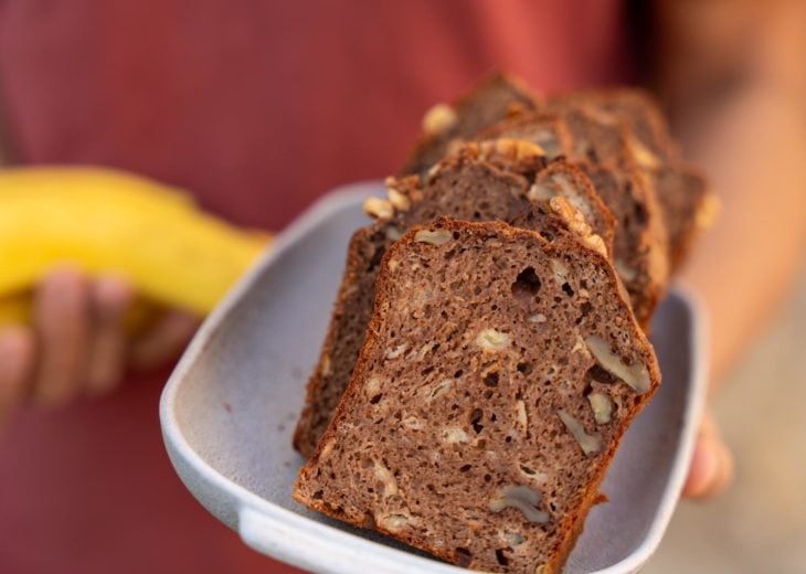 banana bread sans farine et sans sucre avec 4 ingrédients