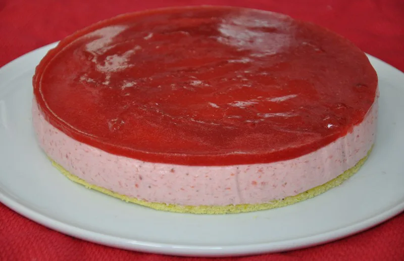 Bavarois Aux Fraises Sur Genoise Pistache Hervecuisine Com